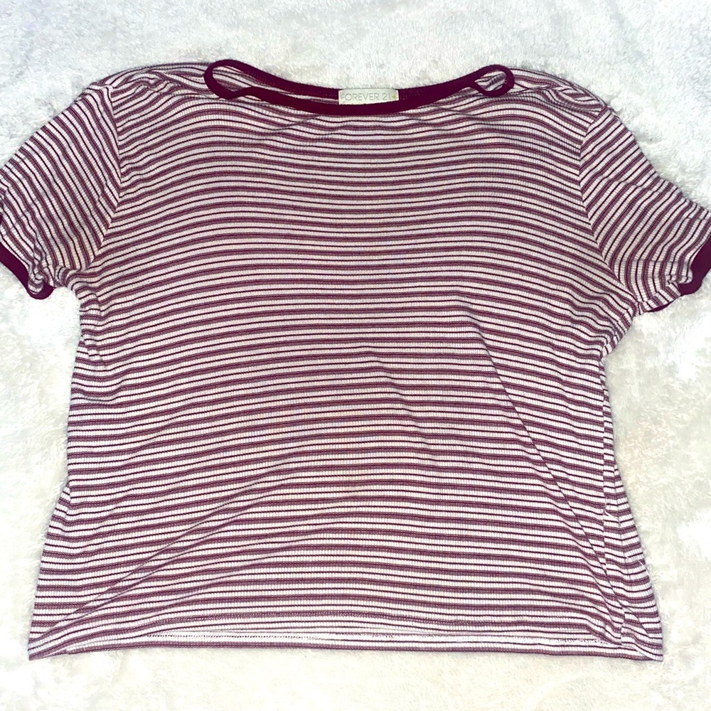 Maroon T-shirt from forever 21. 🖤